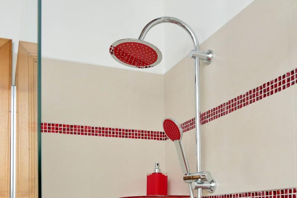The Red * Rom